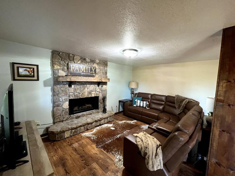 Red Rooster Family Cabin W/Hot Tub+Fire Pit+View Франклин Екстериор снимка